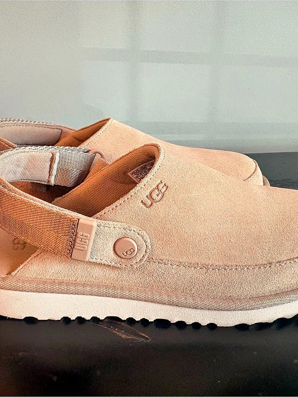UGG Goldenstar Clog – Sand | Women’s Size 5 | Like New